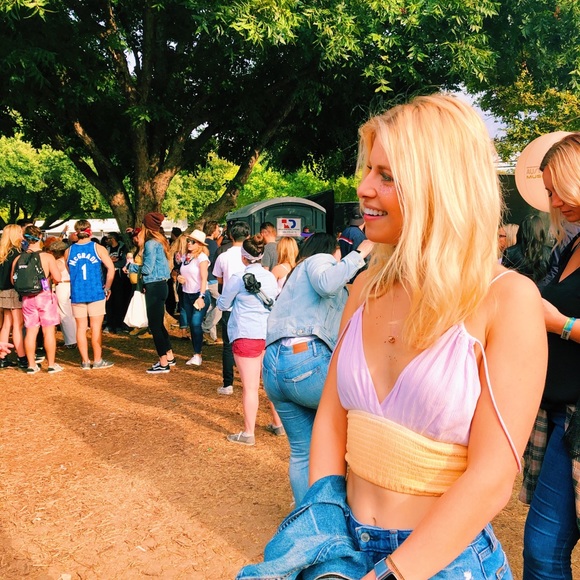 Meet your Posher, Gabi - Picture 2 of 8